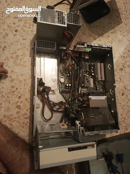 كمبيوتر hp قديم شغال مع شاشه قديمة و شغاله و كل سلاكو