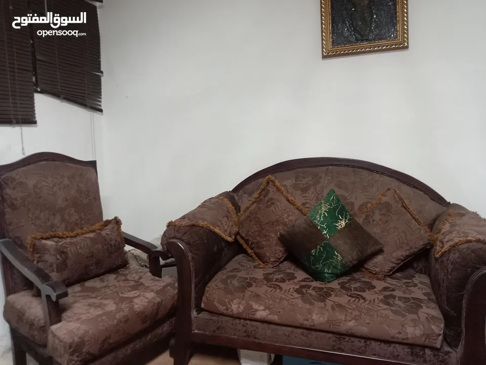 طقم كنب 7 مقاعد بحاله جديده
