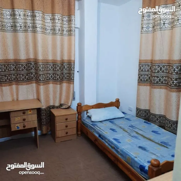 اربد غرب جامعه اليرموك - شقق مفروشه مشتركه للطالبات و الموظفات.، الشقه 3 غرف واسعه، الايجار للغرفه