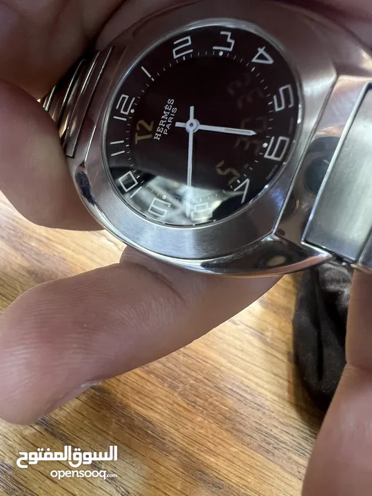 لاصحاب الذوق الرفيع ساعة سويسرية اصلية 100%ماركة هيرميس HERMES  استخدام بسيط جدا بسعر ممتاز