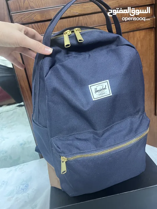 شنتة مدرسية نوع Herschel لون كحلي navy blue  جديد