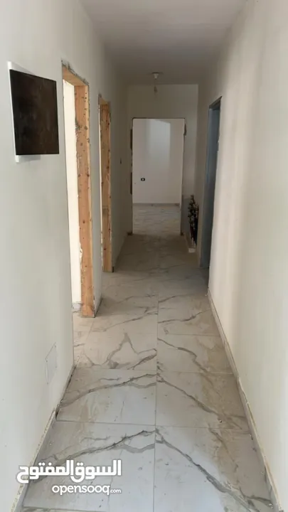 شقة للبيع تقع بين عين مصباح والطيرة موقع مميز واصلها جميع الخدمات