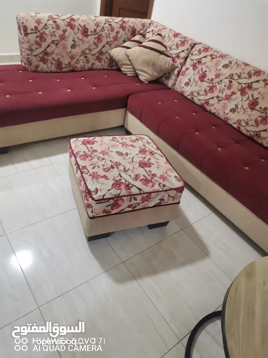 كورنر للبيع لون بيج جميل جدا حرف L يوجد معة بفة طقم استعمال بسيط