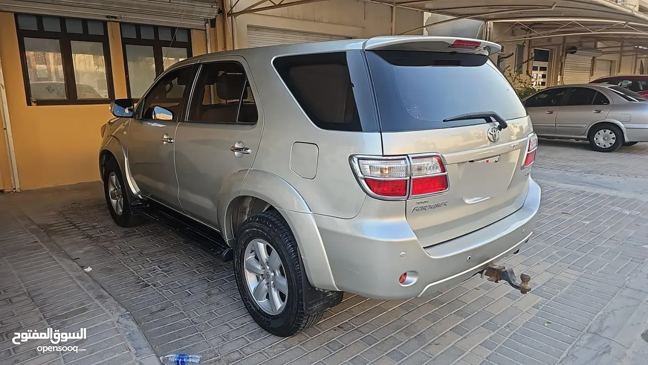 للبيع تيوتا فورتشنر موديل 2011
