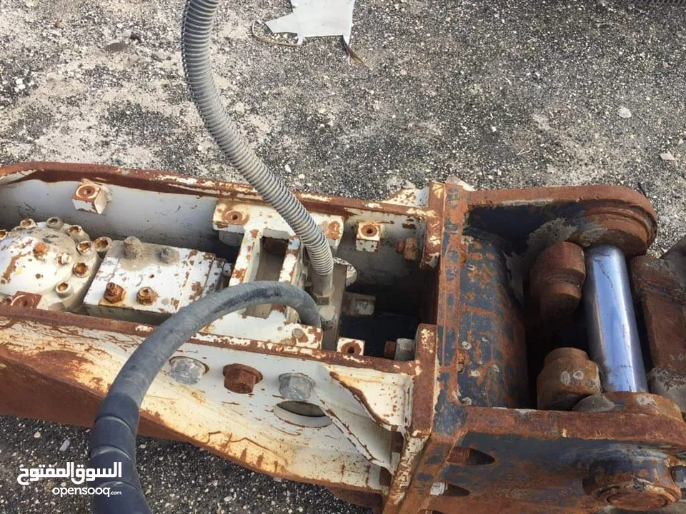 حفارةكوماتسوللبيع جرافه فولفو L90 للبيع