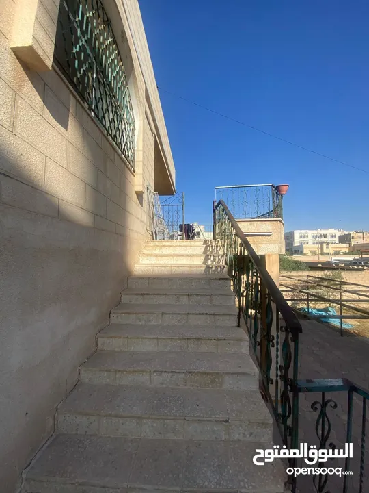 منزل عائلي طابقين الزرقاء
