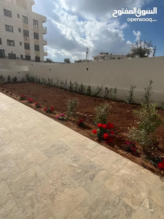 بالاقساط شقة ثالث مع روف في اجمل مناطق مرج الحمام خلف مدارس الخمائل
