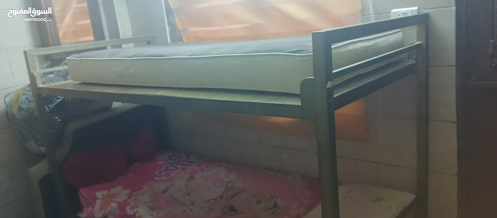 تخت طابقين ثقيل للبيع ب 60د