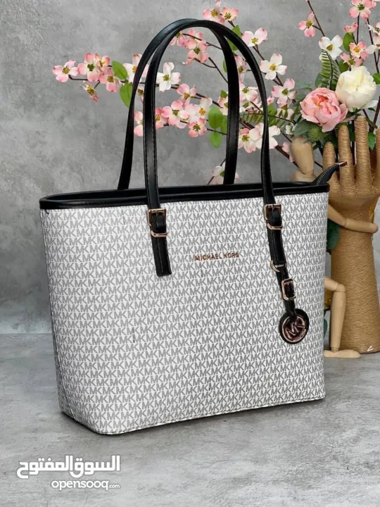 شنطة لويس فيتون و مايكل كورس حجم كبير ماستر كوبي فل تختيم جودة عالية تصميم ايقوني هي الاختيار الصح.