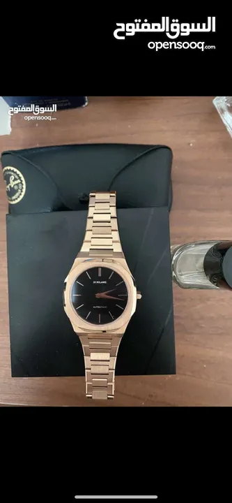 ساعة D1MILANO مكفوله لدى تايم سنتر شبه جديده يعنى ولا خدش فيها مع كامل أغراضها