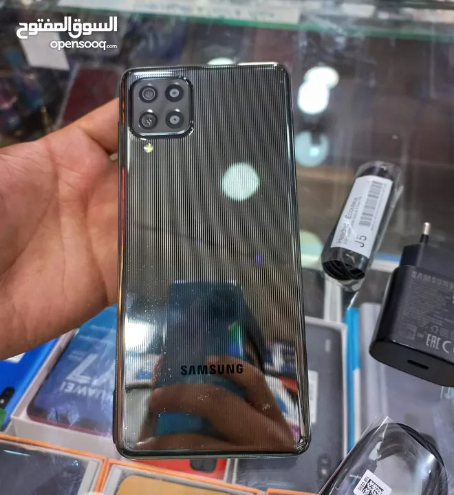 مستعمل  Samsung M62 بدون كرتونة هدية كفر ولزقة وشاحن الاصلي متوفر توصيل