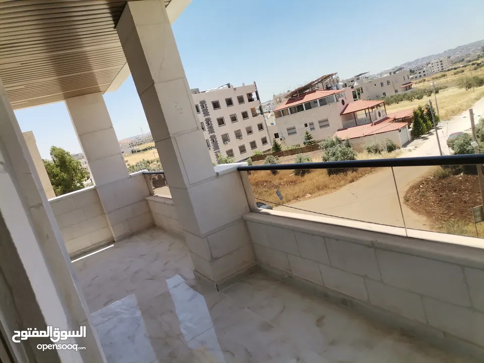شقق فاخره 205م+170م للبيع على شارع البترا شرق اربد مول قراند مقابل بيت البن البرازيلي