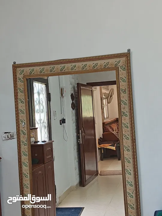 مرايا مطرزه حجم كبير لون اخضر تطريز يدوي بحاله ممتازه للبيع المستعجل