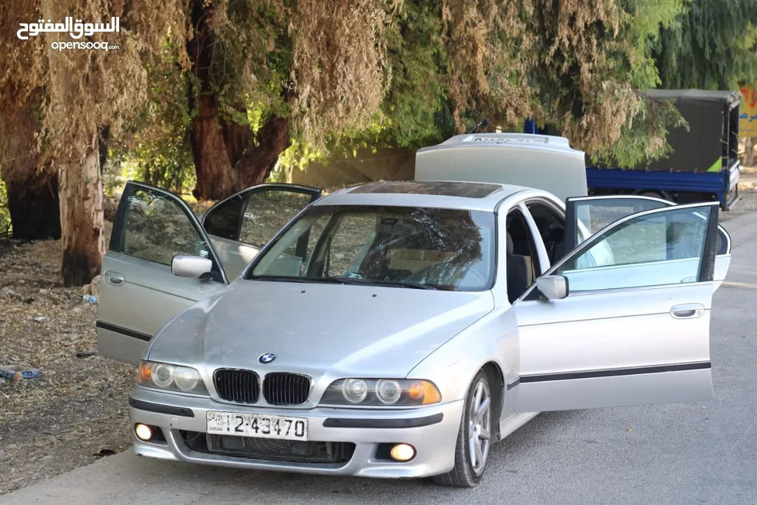 BMW e39  520ia