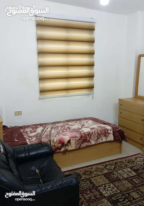 شقة مفروشة للبيع المستعجل بداعي السفر في إربد شارع الجامعة