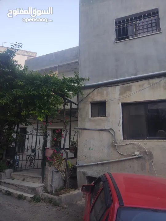 بيت طابقين