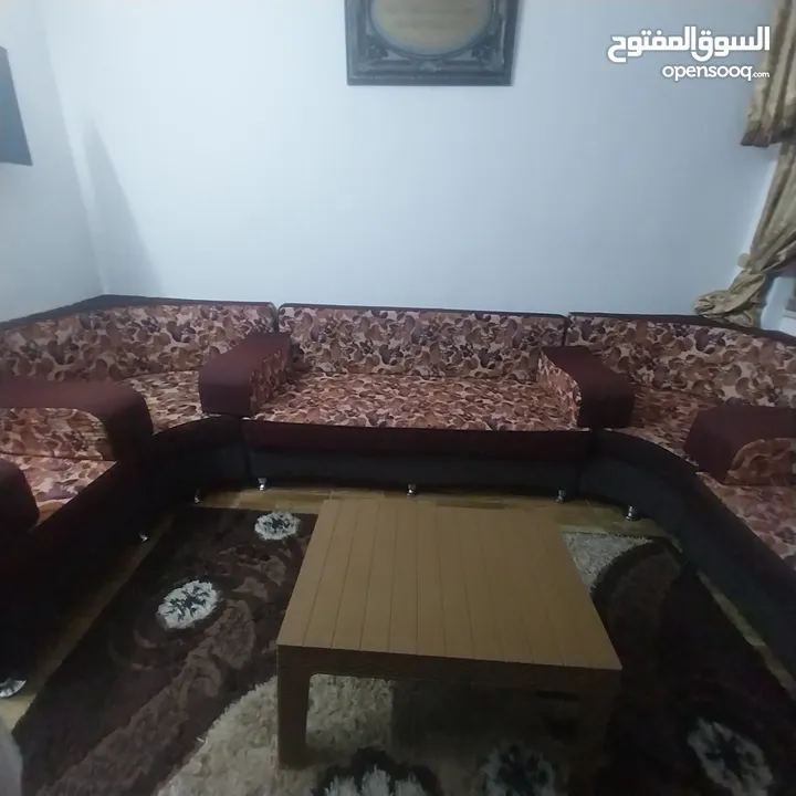 جلسه كاملا الاتي خشب 16 مستعمل نظيف بحاله جيده طول رتفاع 34 سانتي