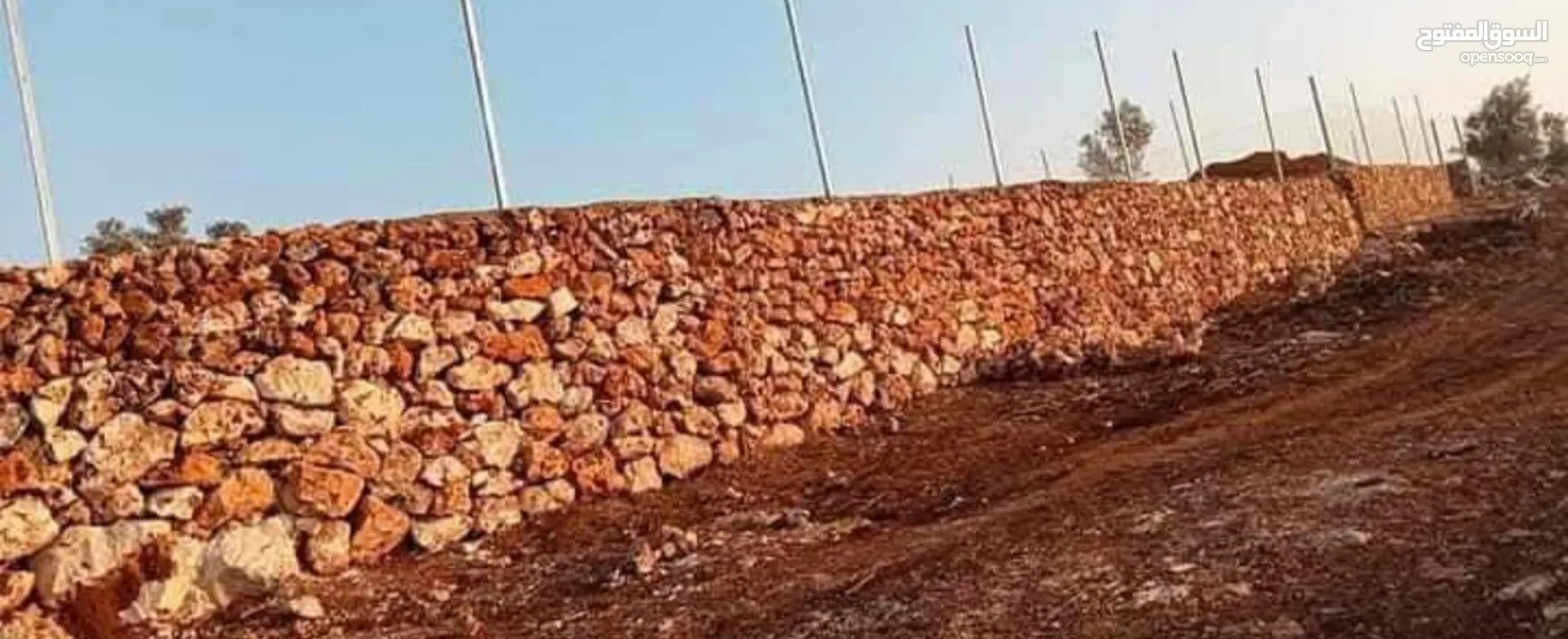 مقاولات بناء جدران حجر طلياني تبليط ساحات حجر  تعمير اراضي وتشييك وبناء جدران سلاسل حجرية