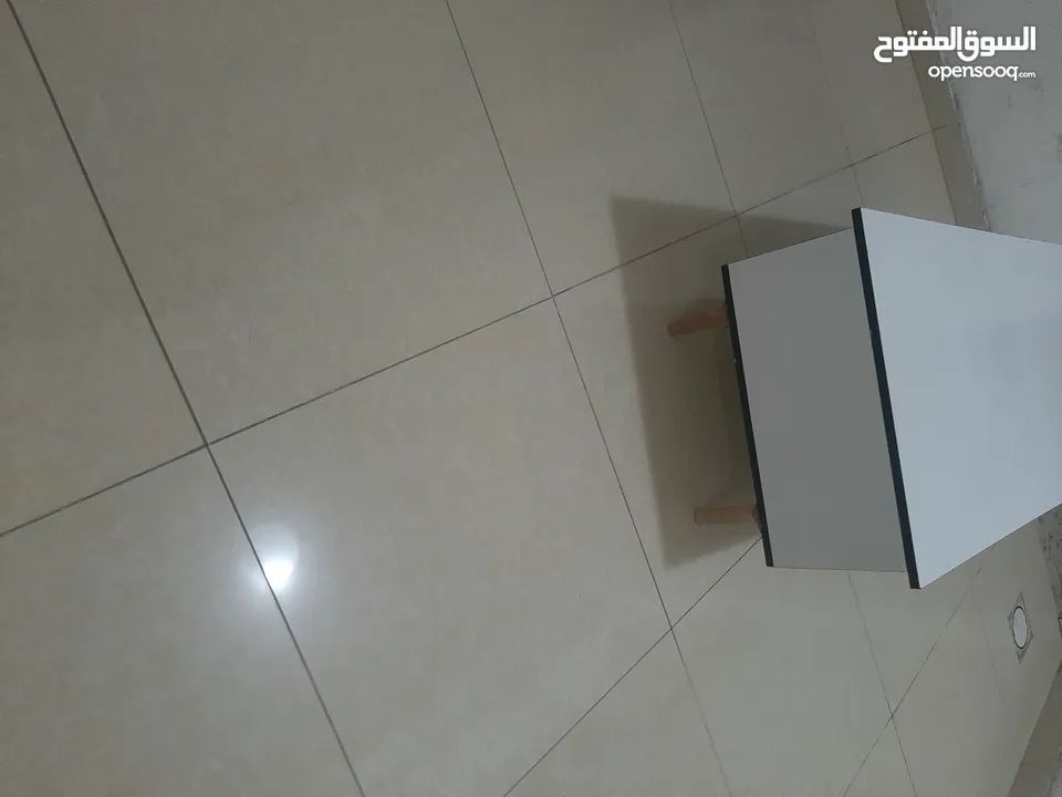 طاولت تلفزيون مستعمله