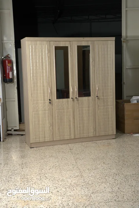 4 DOOR CUPBOARD SIZE 160X185