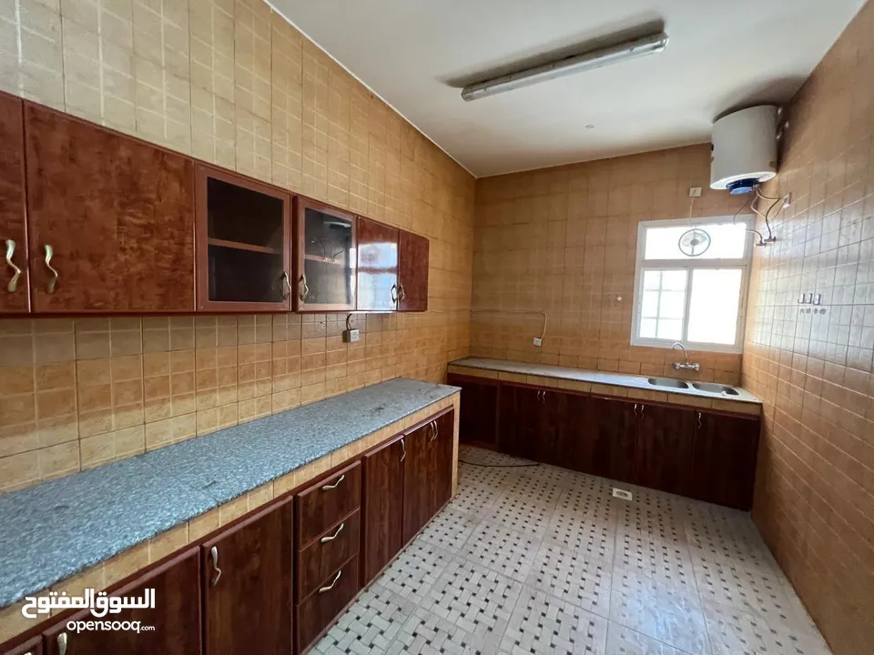 فيلا راقية في مرتفعات الانصب في موقع متميز وقريبه من كل الخدمات luxury villa in Ansab Heights, in