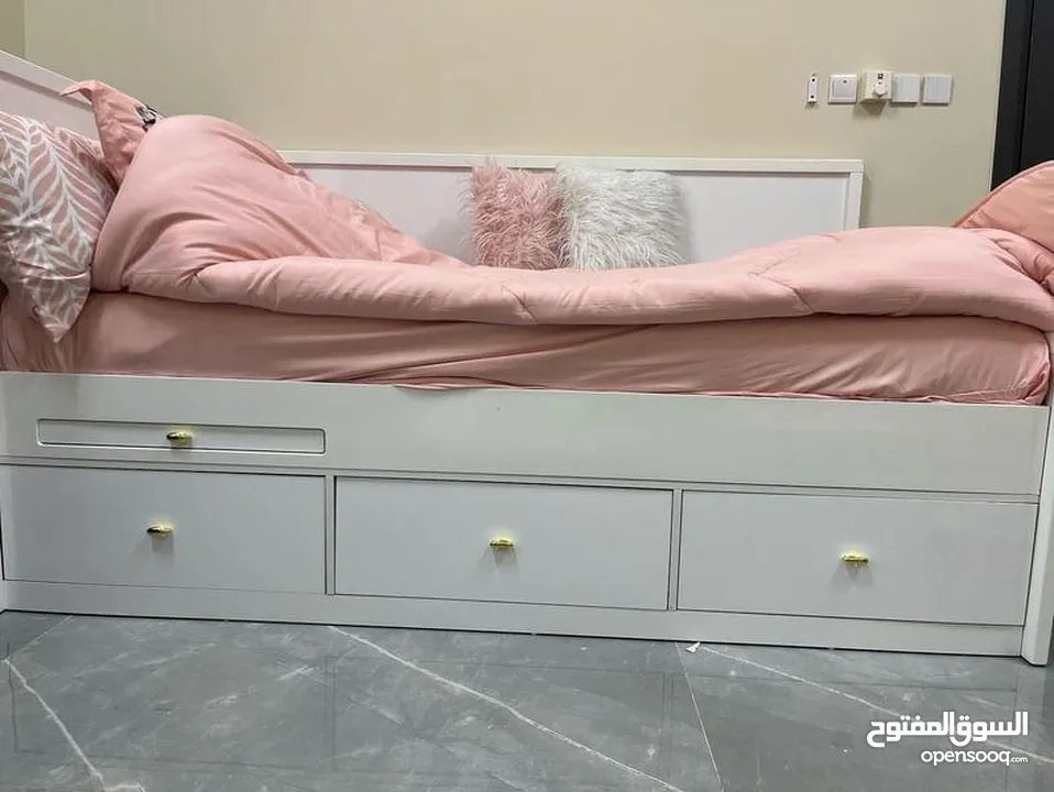 سرير من النوع الممتاز