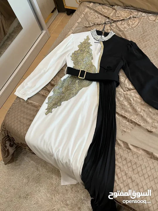 فستان ابيض و اسود ملبوس مره وحده بجنن عاللبس  بلبس لوزن 70 كيلو
