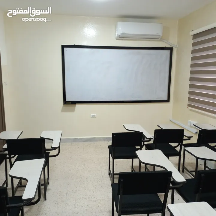 قاعات تدريب وتدريس ومختبر كمبيوتر للإيجار في موقع مميز في شارع الجامعة الاردنية