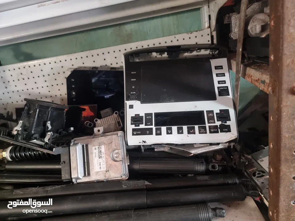 قطع سيارات مشكل للبيع