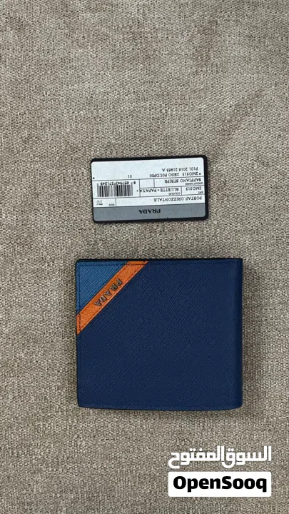 محفظة برادا أصلية زرقاء (جديدة لم تستعمل)
