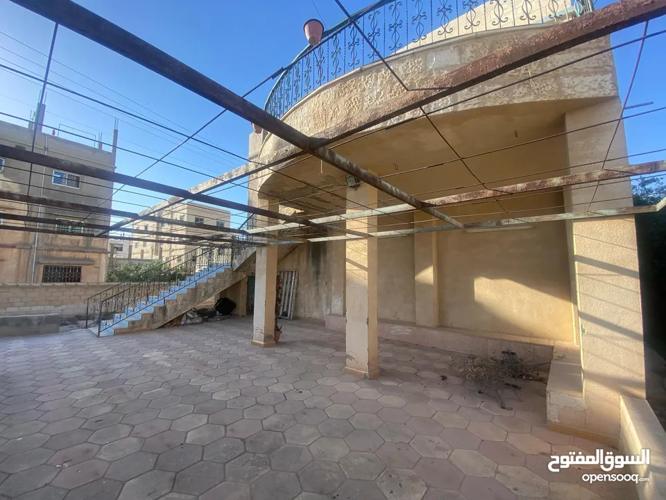 منزل عائلي طابقين الزرقاء
