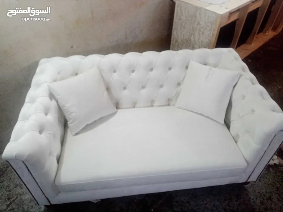 تنجيد جميع انواع الكنب يوجد لدينا خدمه صيانه كنب بلموقع وصباغه جلد طبيعي