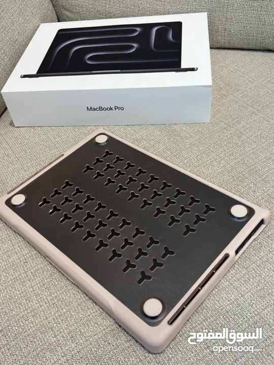 MacBook Pro 14 inch ( M4 1TB )