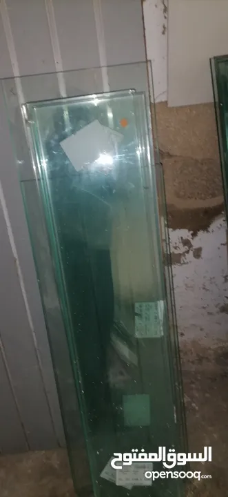 ديكور محل من رفوف سكريت وزوايا وستاندات