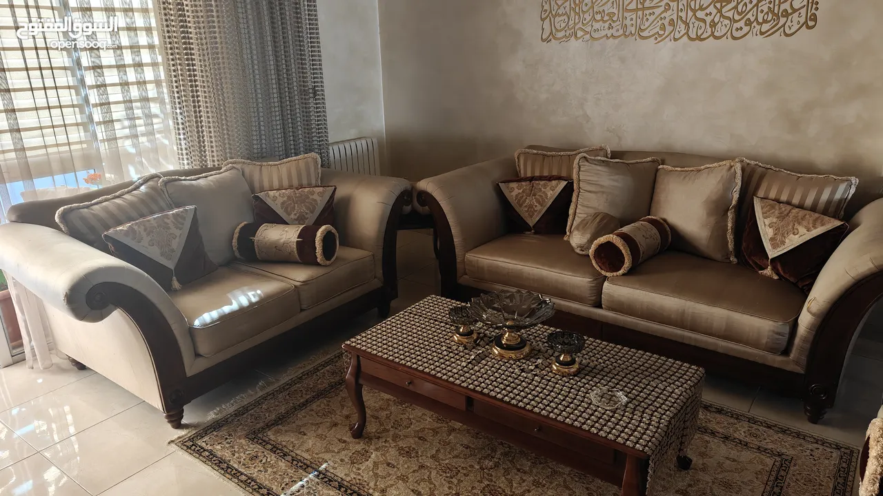 طقم كنب ضيوف فاخر للبيع