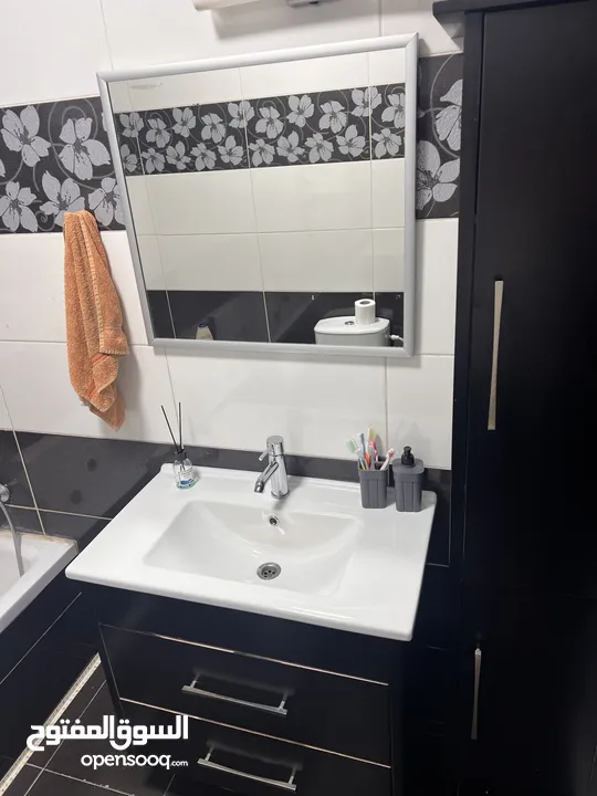 مغسلة + مراي + خزانه + جوارير / عرض لن يتكرر