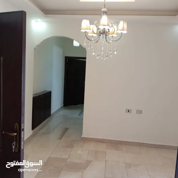 شقه فارغه مميزه للايجار ـ الرابيه ـ 160 متر