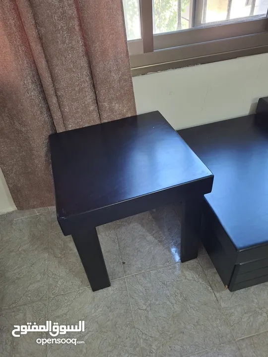 طاولة وسط مع جرار خاص و طاولتان جانبيتان