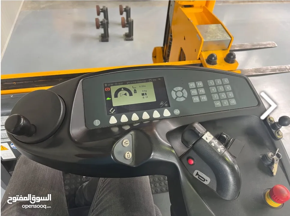 رافعة رافعه شوكية بحالات ممتازة للبيع او تأجير