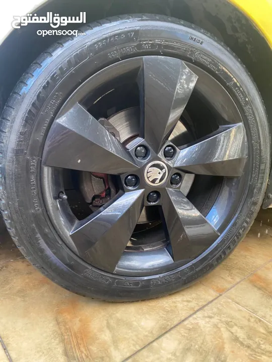 سكودا اوكتافيا 2020 فل الفل ما عدا فتحه السياره بحاله الشركه انضف من البرايڤت ماشيه 16000الف