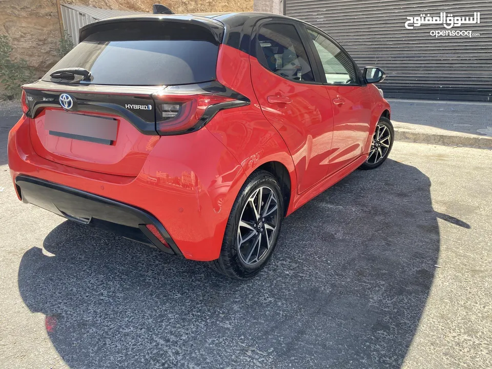 تويوتا يارس هايبرد مميزة Black Edition 2021 للبيع بسعر مغري