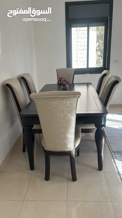 طاواة سفرة خشب زان بحالة ممتازة