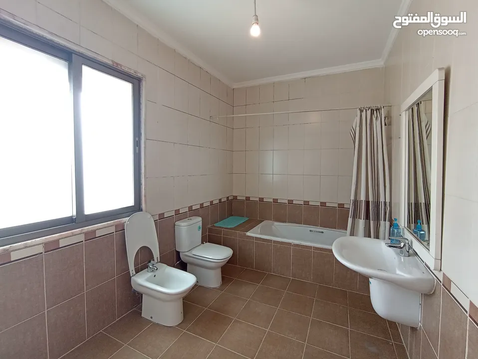 شقة غير مفروشة للإيجار 300م2 ( Property 19203 )-174847862