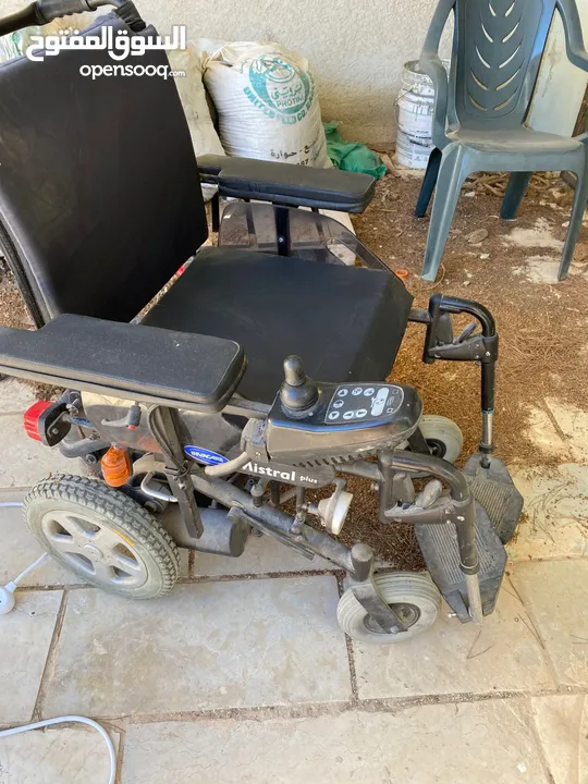 كرسي متحرك كهربائي مستعمل بحالة ممتازة زي الحديد غير مستهلك كل اشي فيه شغال
