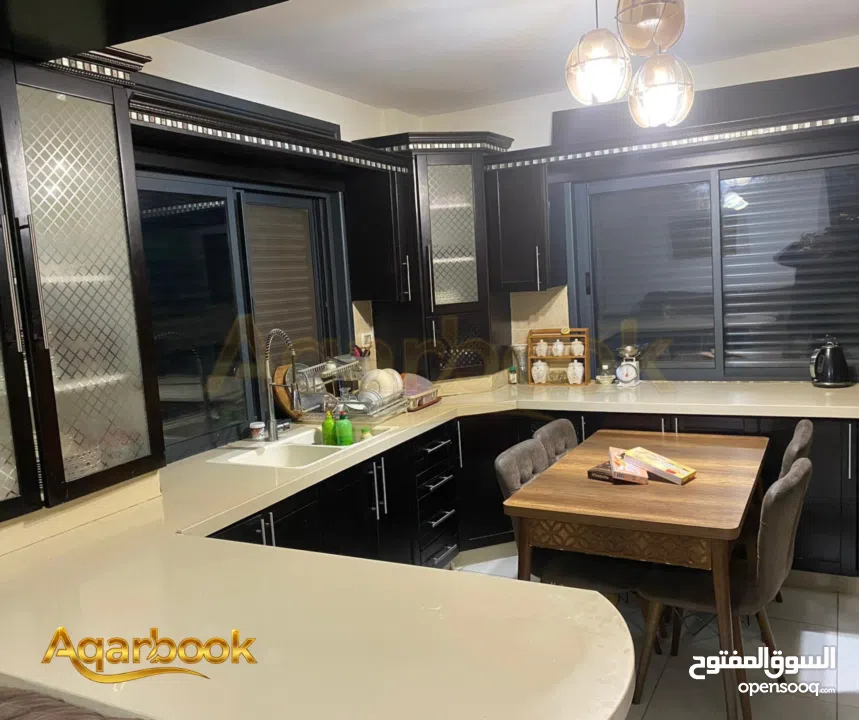 شقة طابقين مميزة للبيع في عين مصباح