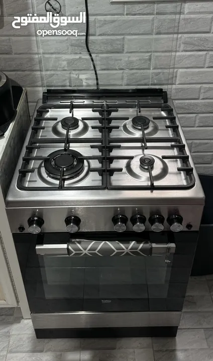 غاز بيكو 4 شعلات مع سيفتي استعمال سنة واحدة   Beko oven 4 burners with safety only used for one year