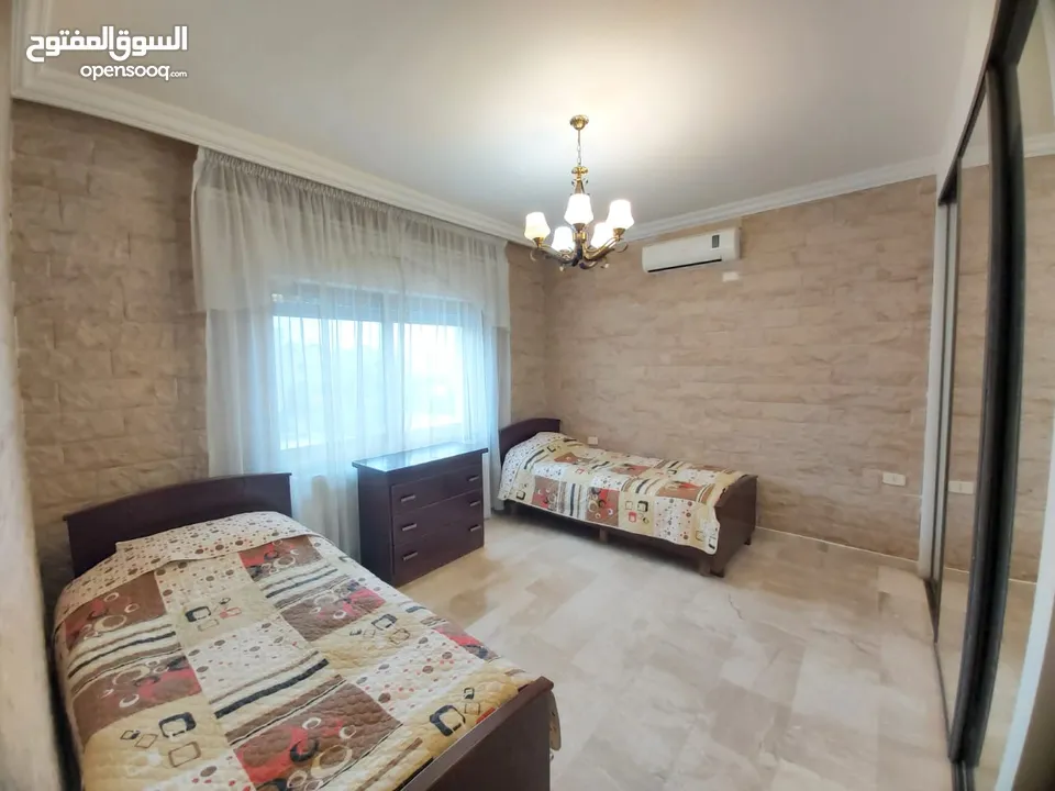 شقة طابقية مفروشة للايجار اربع غرف نوم في الرابية 350 متر