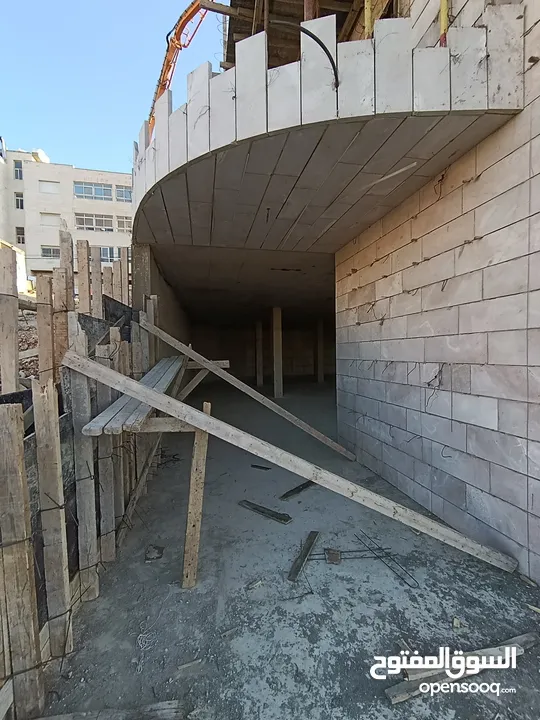 محلات تجاريه للايجار  بناء جديد كهرباء3فاز ساحه للتحميل وتنزيل بناء جديد مساحه بين الاعمده الاسمنتيه