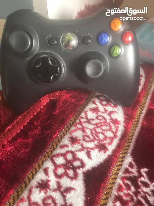 شبه جديدX box 360 مع كامل ملحقاته استعمال خفيف مع شاشة 32 بوصة