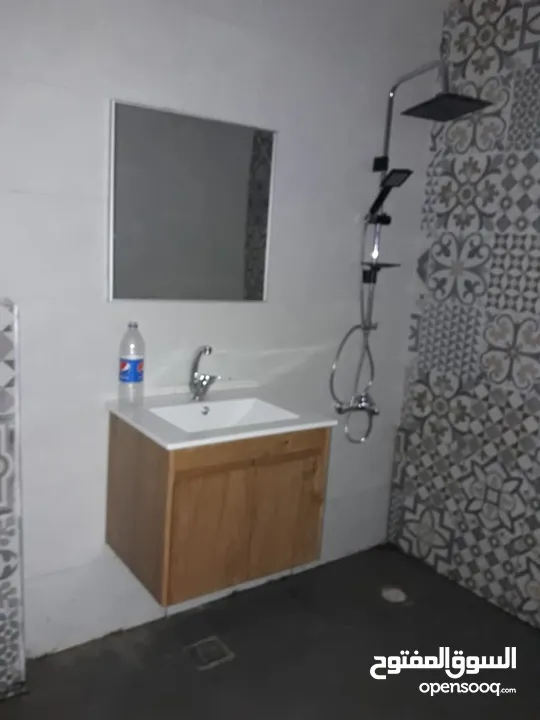 شقه للبيع جديده جاهزه للسكن في بتونيا طابق اول فوق الشارع